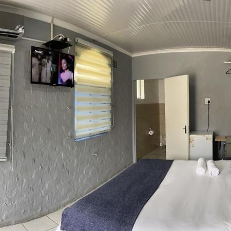 Host Hub Guest House Kempton Park Exterior photo
