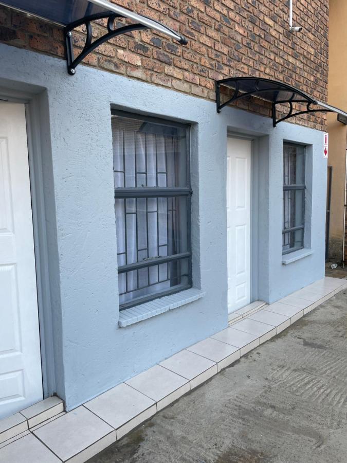 Host Hub Guest House Kempton Park Exterior photo