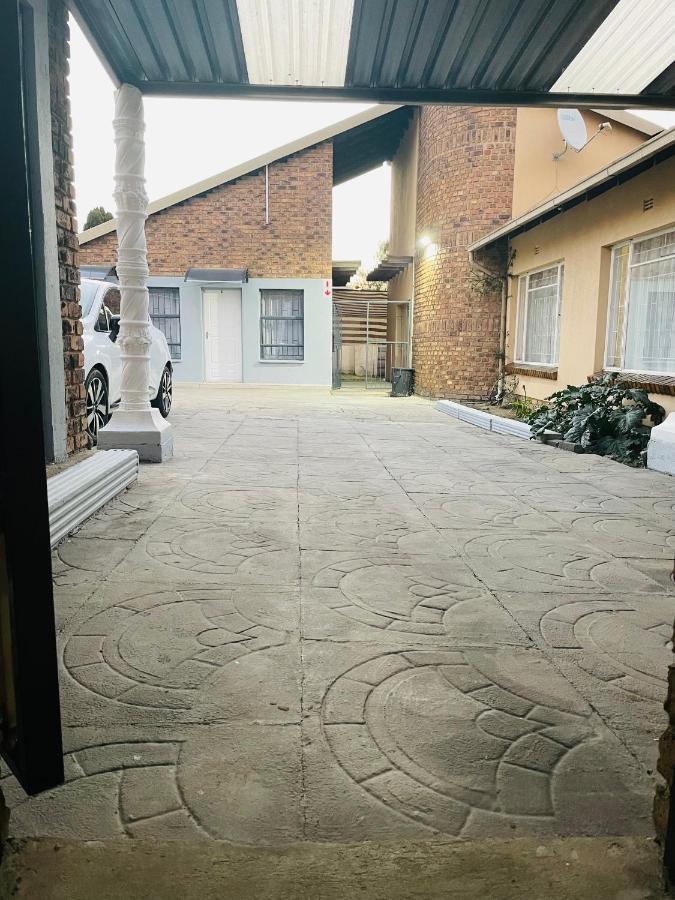 Host Hub Guest House Kempton Park Exterior photo