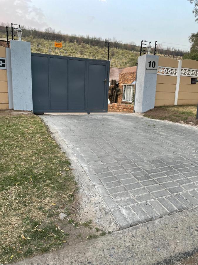 Host Hub Guest House Kempton Park Exterior photo