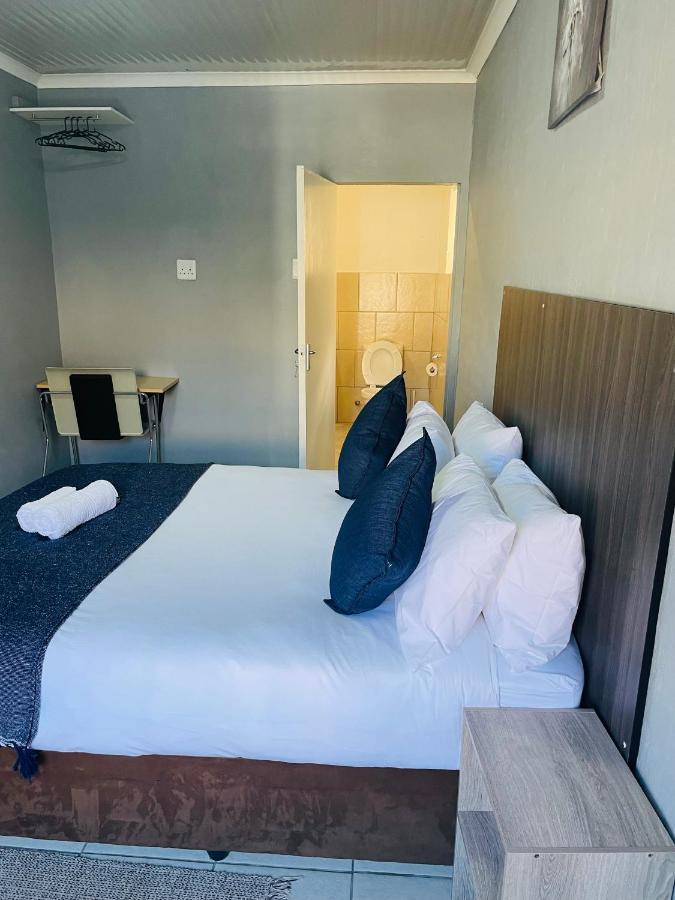 Host Hub Guest House Kempton Park Exterior photo