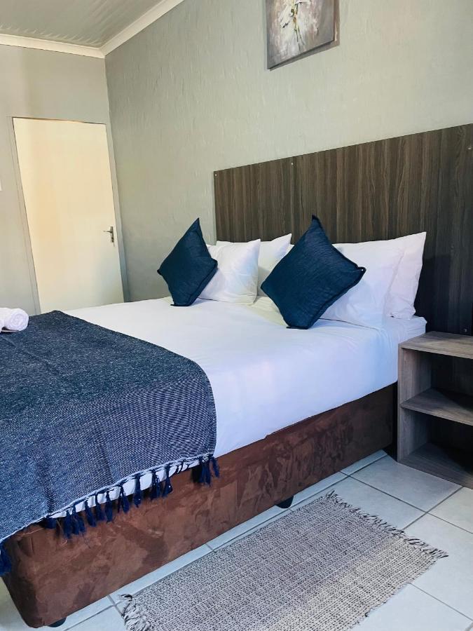 Host Hub Guest House Kempton Park Exterior photo