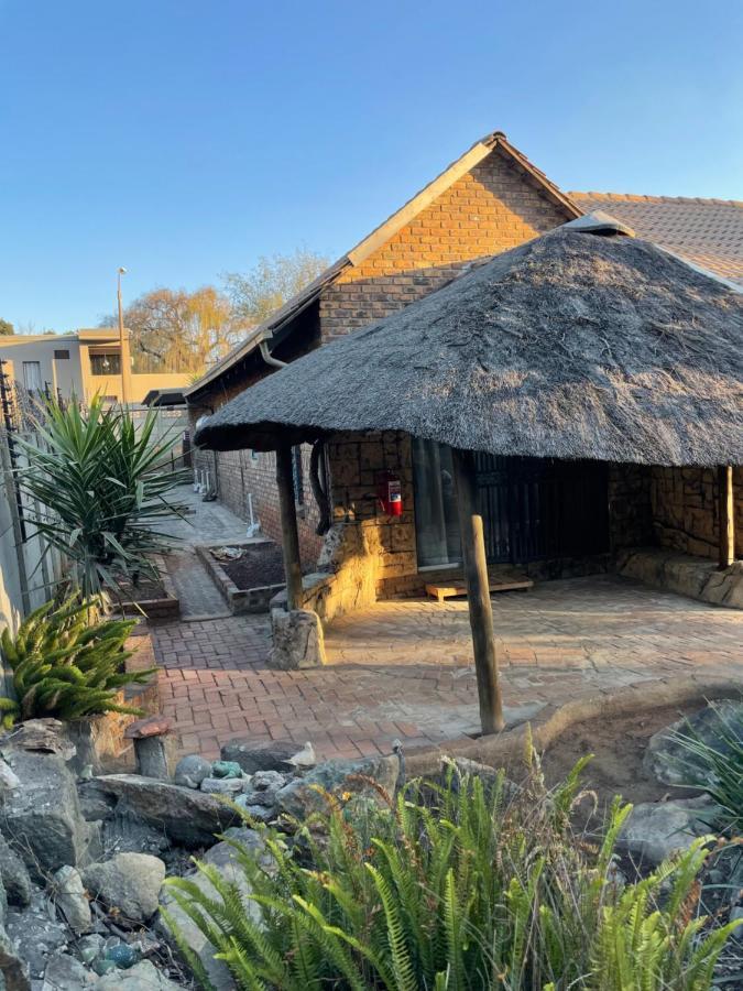 Host Hub Guest House Kempton Park Exterior photo