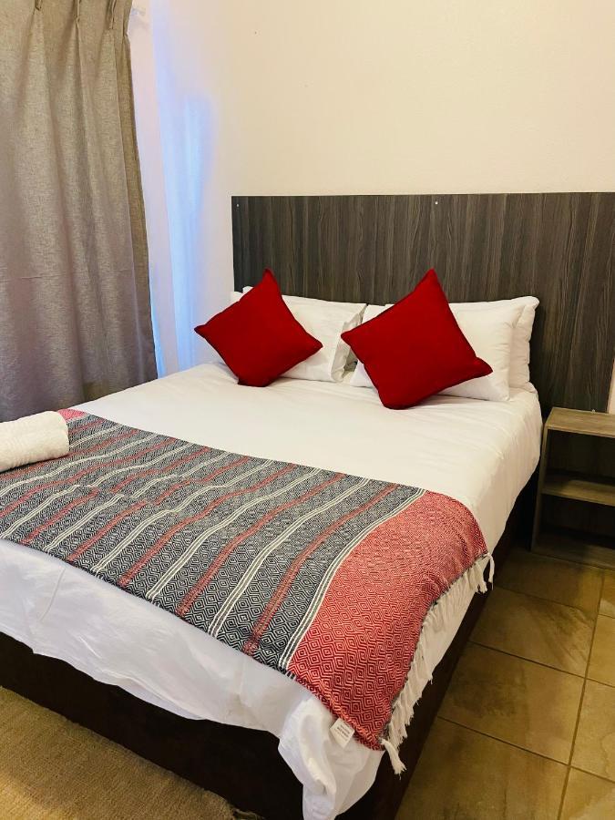 Host Hub Guest House Kempton Park Exterior photo