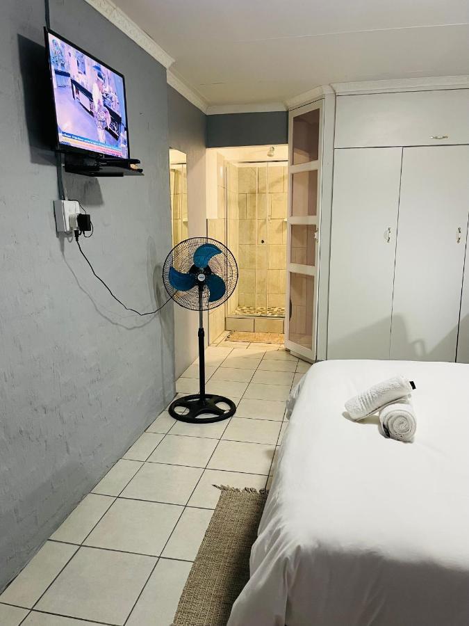 Host Hub Guest House Kempton Park Exterior photo