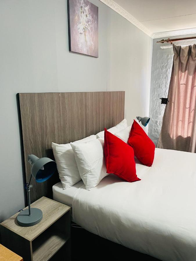 Host Hub Guest House Kempton Park Exterior photo