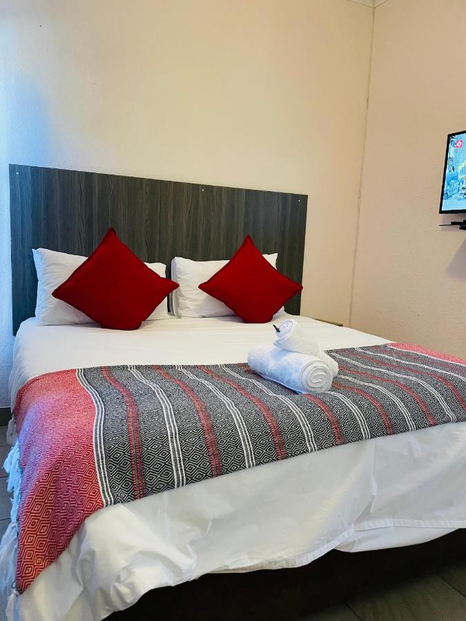 Host Hub Guest House Kempton Park Exterior photo