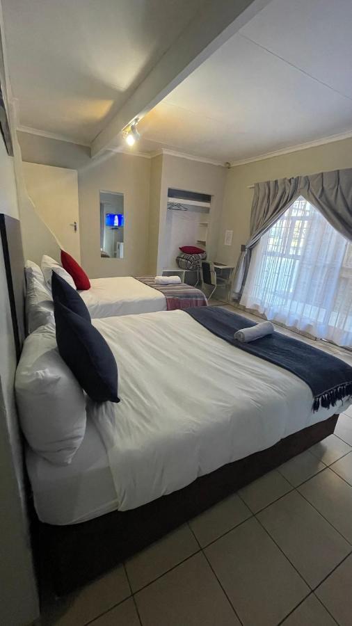 Host Hub Guest House Kempton Park Exterior photo