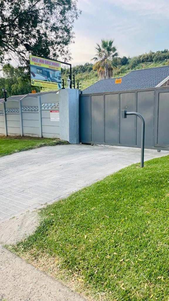 Host Hub Guest House Kempton Park Exterior photo