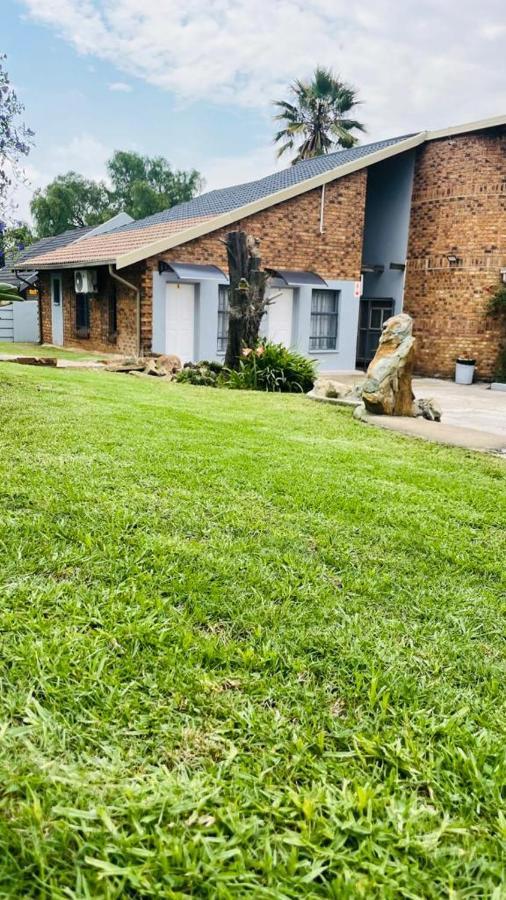 Host Hub Guest House Kempton Park Exterior photo